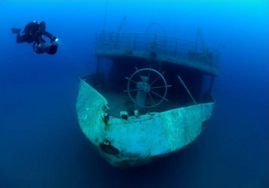 http://www.shipwreckvis.com/hr/ Olupina broda Vis